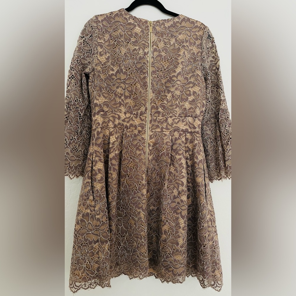 Elegant Lace Dress with Floral Pattern - Picture 8 of 10